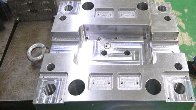 汽车模具：揭秘十大品牌背后的技术实力与选择标准