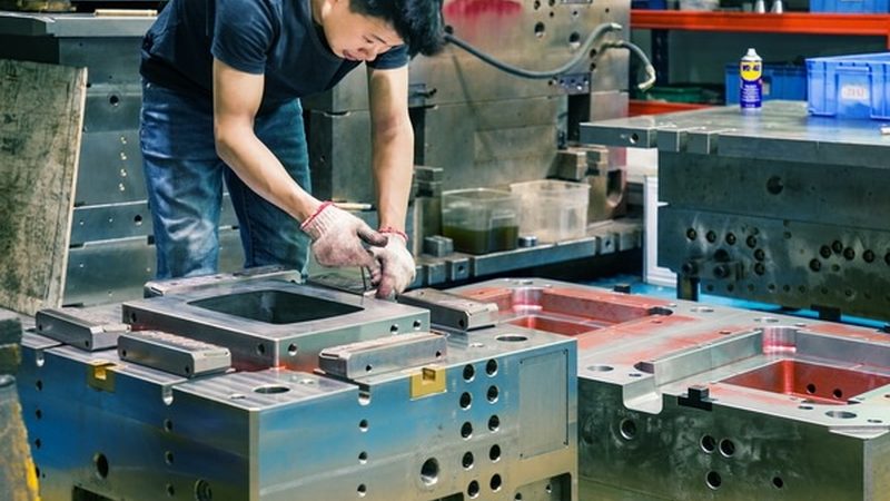 家电注塑模具定制与标准模具：差异解析与应用场景