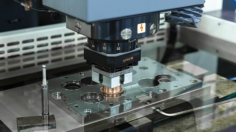 大型模具制造厂与模具厂的区别：从规模到工艺的深度解析
