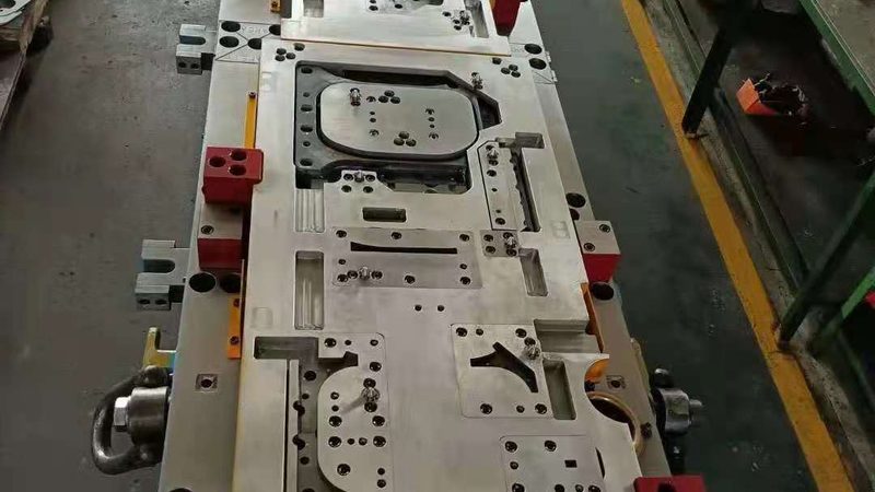 电子连接器级进模冲压：揭秘高效精密制造的关键**